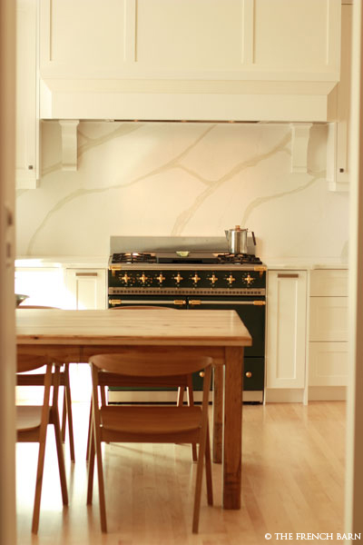 Wood table and Green Lacanche range